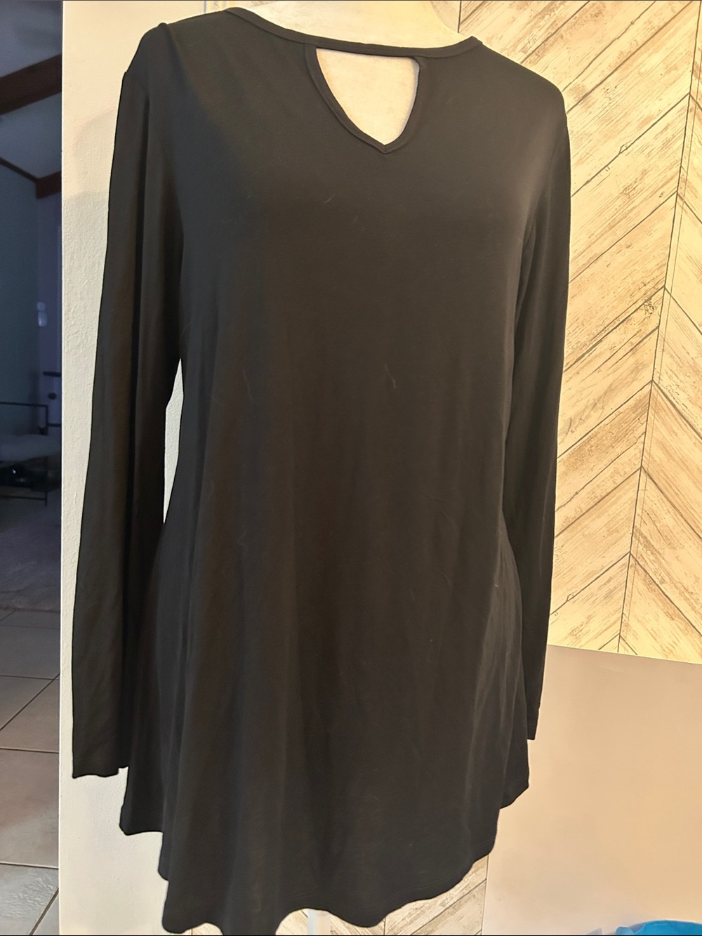 Yelete Womens Size Large Black Long Tee Top Long Sleeve Keyhole Neckline